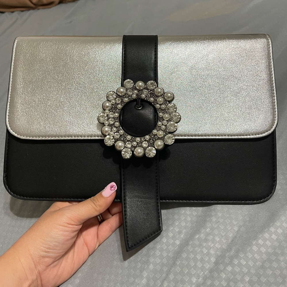 Express crystal embellished envelope bag👜